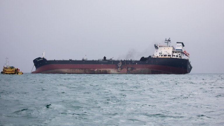 Индийски командоси спасиха кораб от пирати в Арабско море