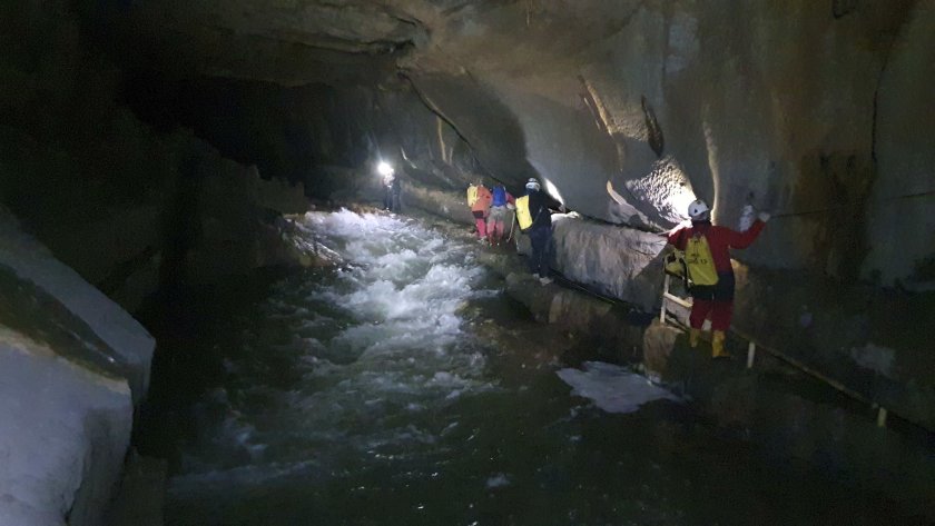 Спасиха петимата блокирани в пещера в Словения