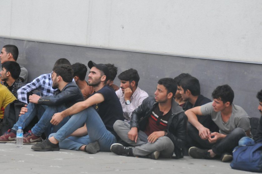4 г. затвор за шофьор, опитал да мине "Дунав мост" с 16 сирийци 
