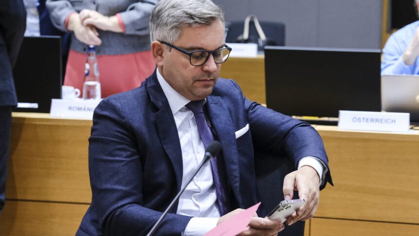Австрийският финансов министър остана без книжка 