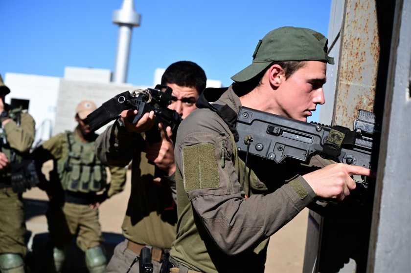 Израел съобщи за девет убити свои войници в Газа