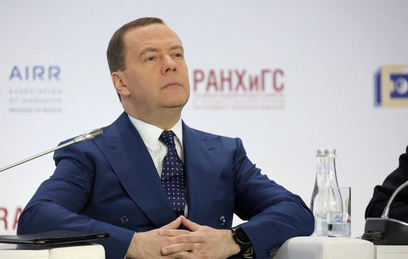 Медведев пак плаши с ядрен удар