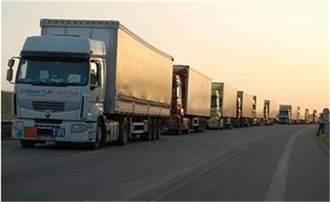 Пуснаха блокираните български камиони