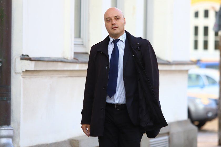 Аз имам ясно поет ангажимент за присъствието ми в това