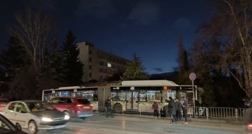 Най-тежко пострадалата жена при катастрофата с автобус в София снощи