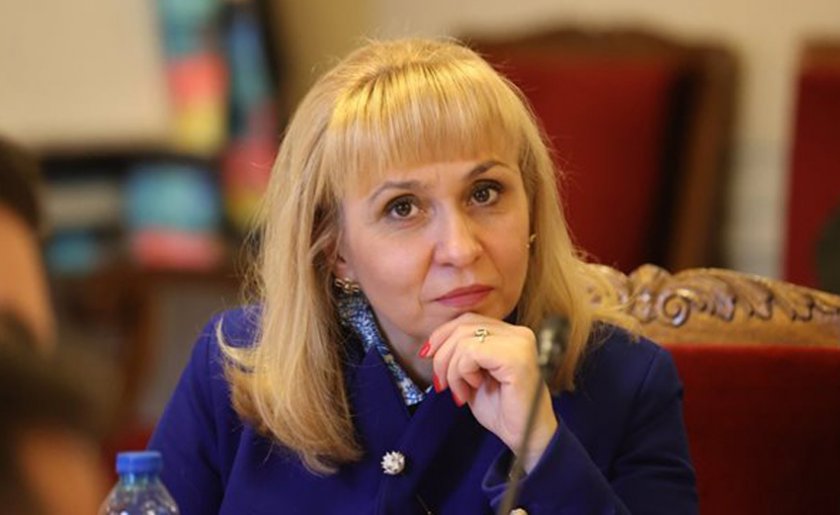 Омбудсманът Диана Ковачева настоя електронните медицински бележки за отсъствия на