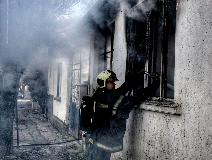 Пожар е избухнал в къща на улица Петко Д. Петков