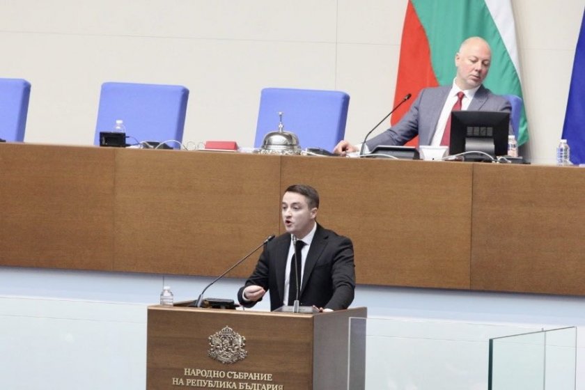 Опозицията атакува избора Атанасова и Белазелков