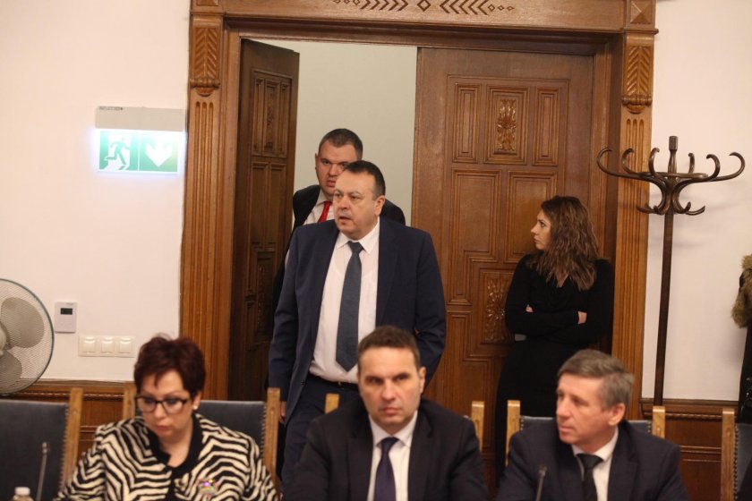 Отнеха Комисията за контрол на службите от "Възраждане"