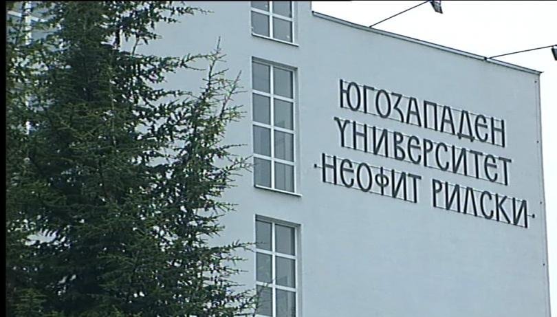 Проверката започна след твърденията на преподавателя доц. Стефан Дечев, че