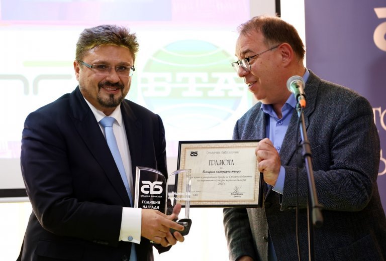 Трябва да има цялостна програма за попълване с нови книги