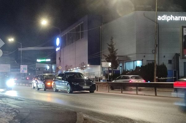 Верижна катастрофа затруднява движението по булевард Симеоновско шосе в София.За