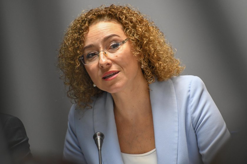 Министър Шалапатова ще помага на Велико за ДНК теста