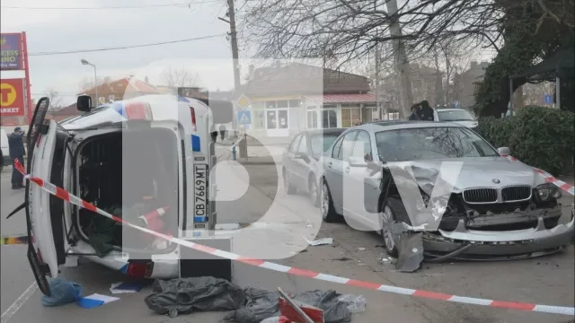 Патрулка се обърна на улица в Свиленград (СНИМКИ)