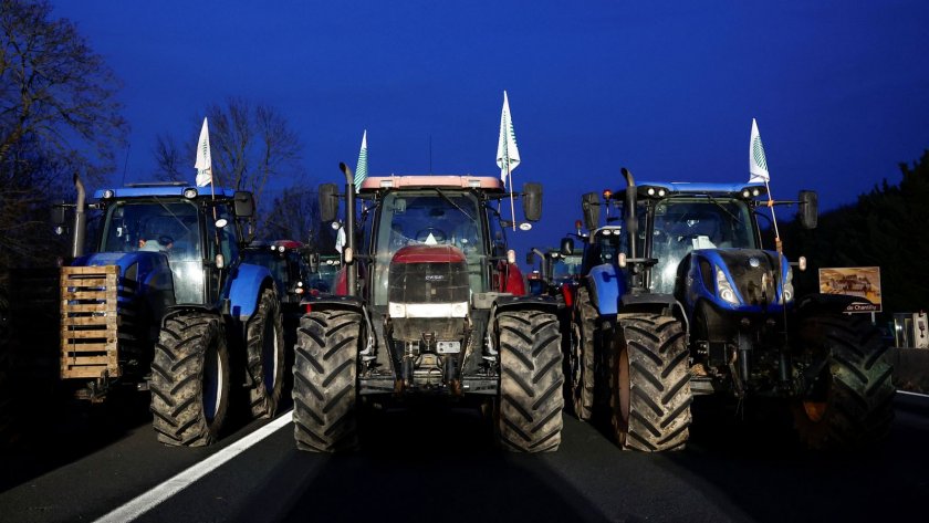 Продължават фермерските протести в Европа, предава БНТ. Трактори и земеделска