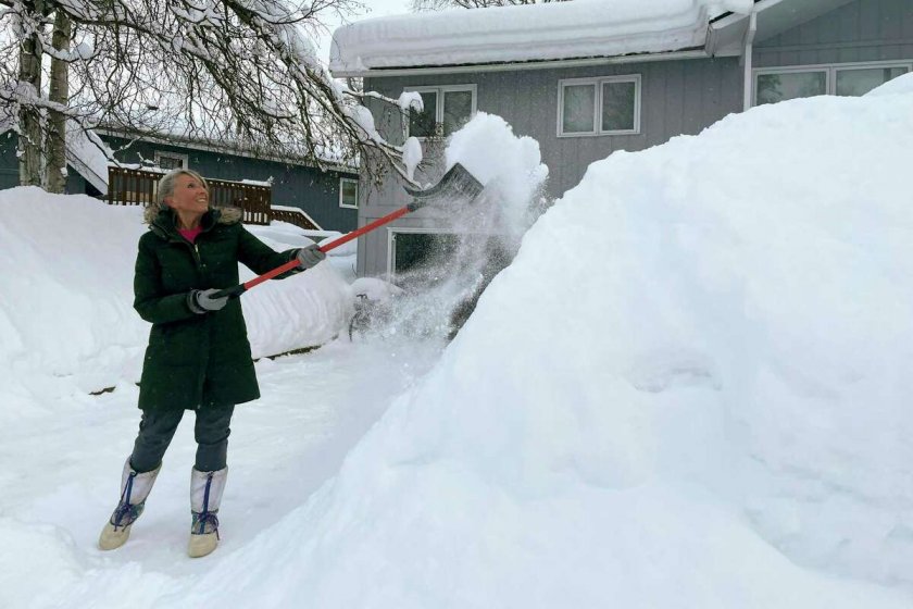 Близо 3 метра сняг е натрупал в Аляска тази зима