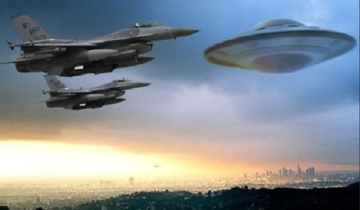 Снимка: НЛО са просто секретни военни самолети“