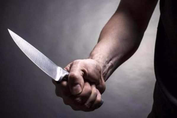 Психично болен намушка с нож мъж от Кюстендил