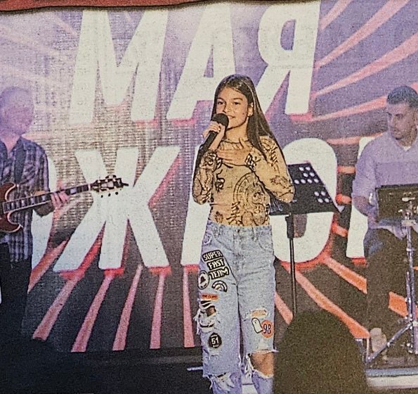 Най-младата звезда на българската музикална сцена е първородната внучка на