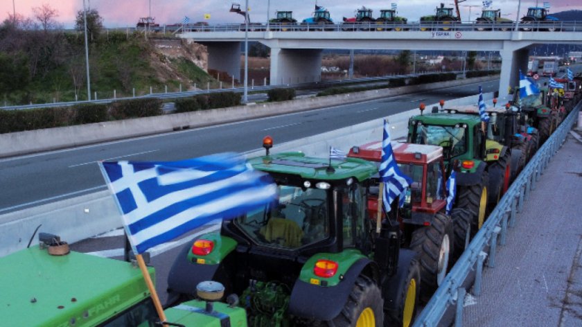Гръцките фермери влязоха с трактори в Солун. Обещават, че няма