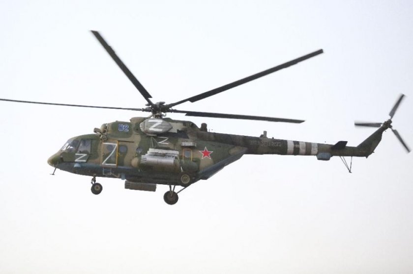 Руски хеликоптер Ми-8 с тричленен екипаж на министерството на гражданската отбрана,