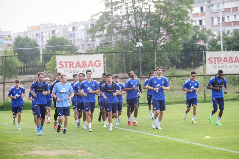 Левски отмени контрола, трима играчи се прибраха в София с контузии