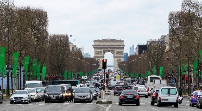 Париж налага нови ограничения за джипове и големи коли