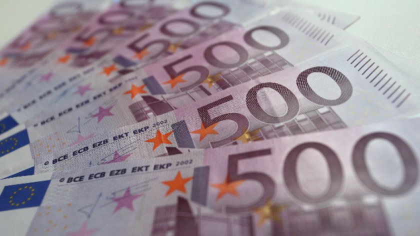 От днес в Косово еврото официално е единствената валута, приемана