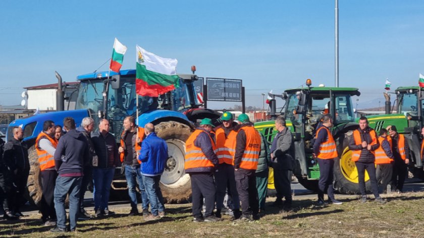 Земеделски производители започнаха безсрочен протест с искания за различни видове