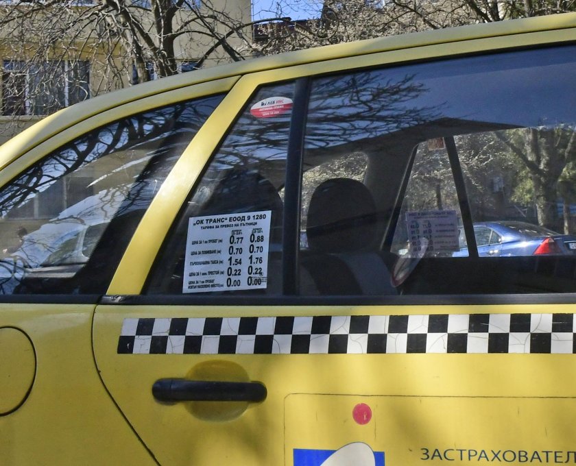 Потрес: Жена почина в такси в Сливен, от 112 отказали да й пратят линейка