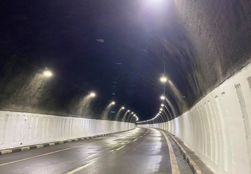 АПИ: Шофьорите да се движат с повишено внимание в тунела на АМ "Тракия"