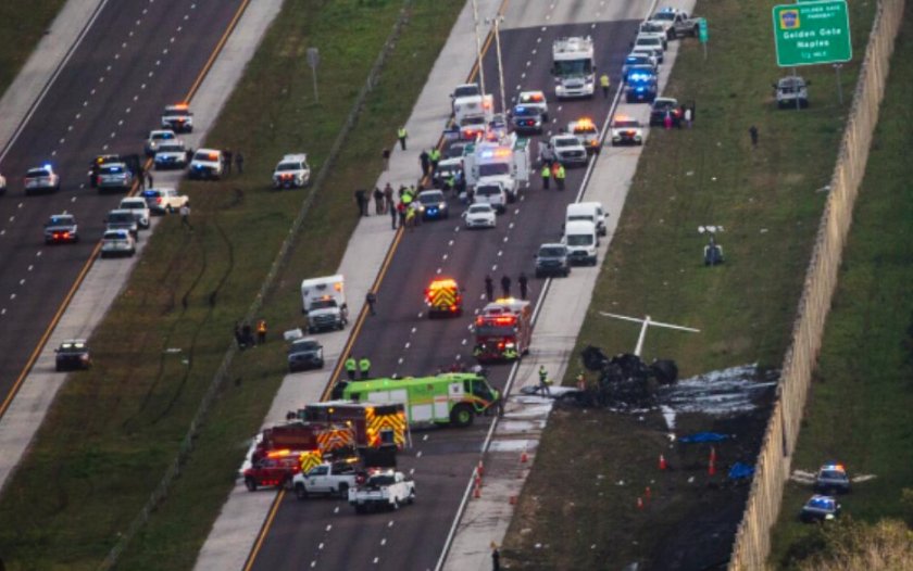 Двама загинаха след като самолет падна на магистрала във Флорида