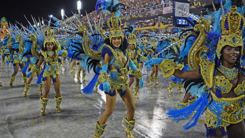 Започва карнавалът в Рио де Жанейро, съобщи АФП. Танцьорите са