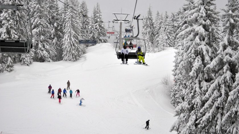 Ски зоната в Пампорово е отворена частично от 11:45 часа