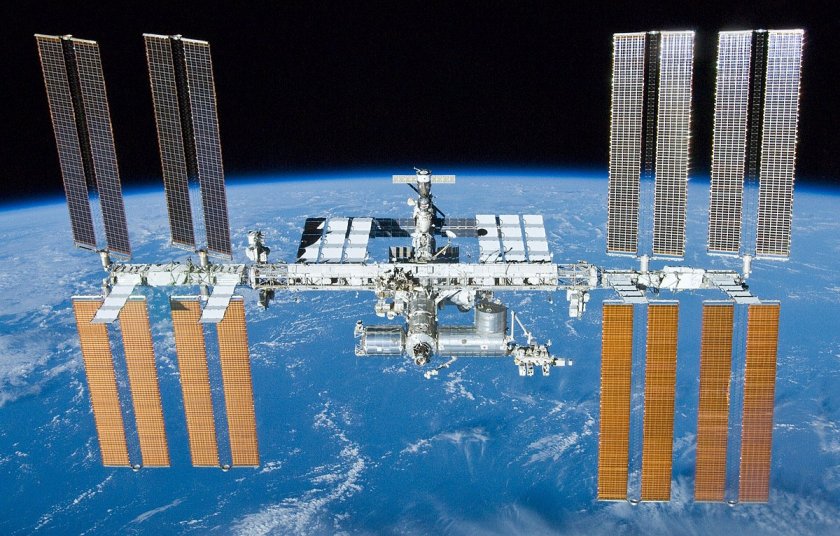 Счупен чайник събра руснаци и американци в Космоса