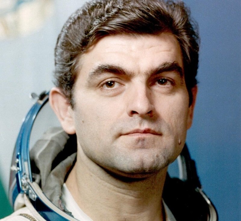 Космонавтът Александър Александров: Има глад за летци