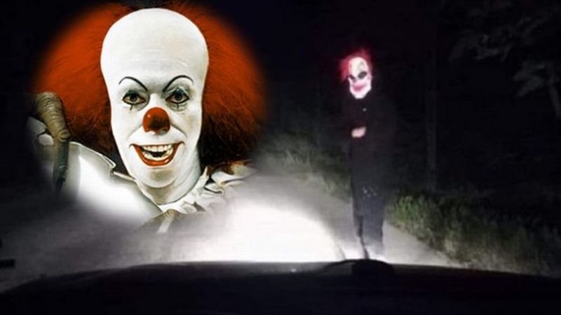 ШОК! Клоун изскача в тъмното срещу колите