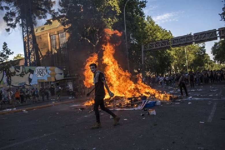 Бунтът в Чили взе 18 жертви