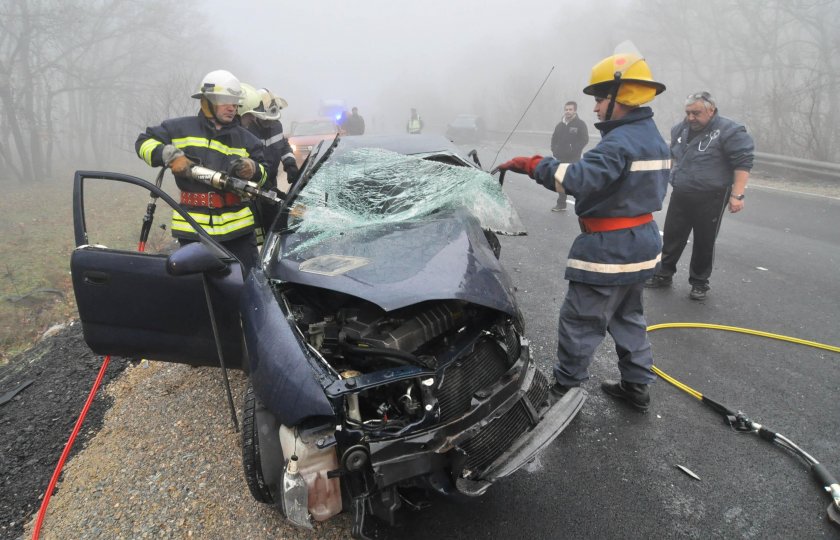 Млад шофьор предизвика тежка катастрофа край Видин, 7 души са ранени