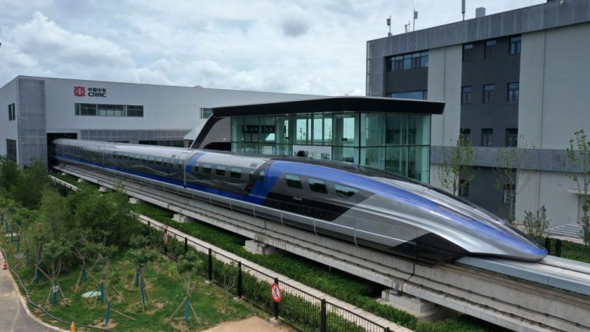 Вакуумният влак е концепция за високоскоростен наземен транспорт, която датира