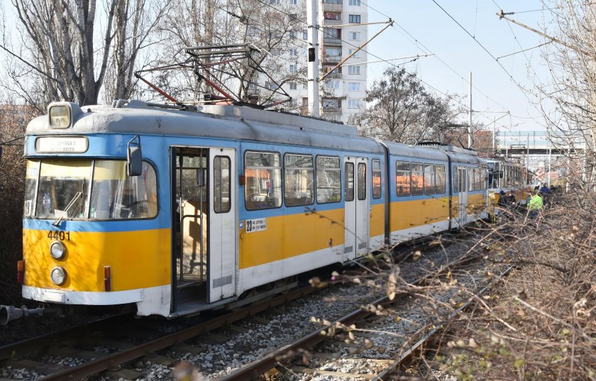 Трамвай уби човек в София