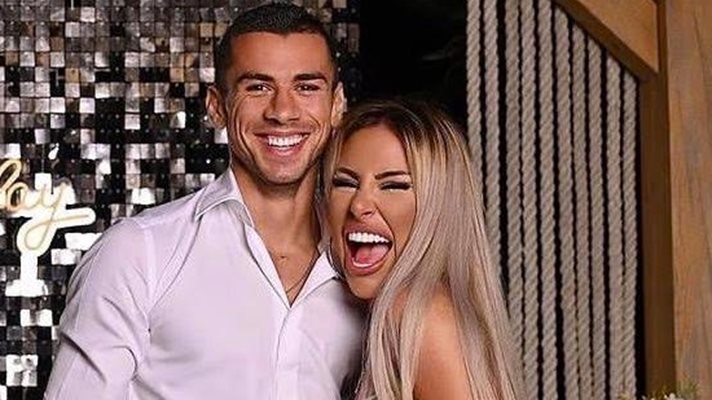 Певицата Гери-Никол май отново е сама. Това коментират по-наблюдателните фенове