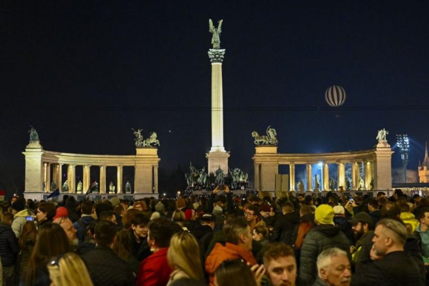 Многохиляден протест в Будапеща срещу помилването на обвинен в педофилия