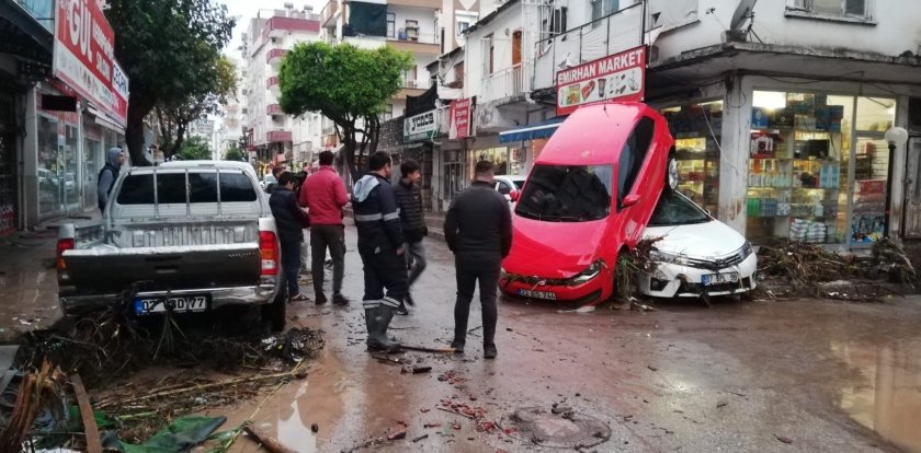 Един човек е загинал заради проливните дъждове в Анталия