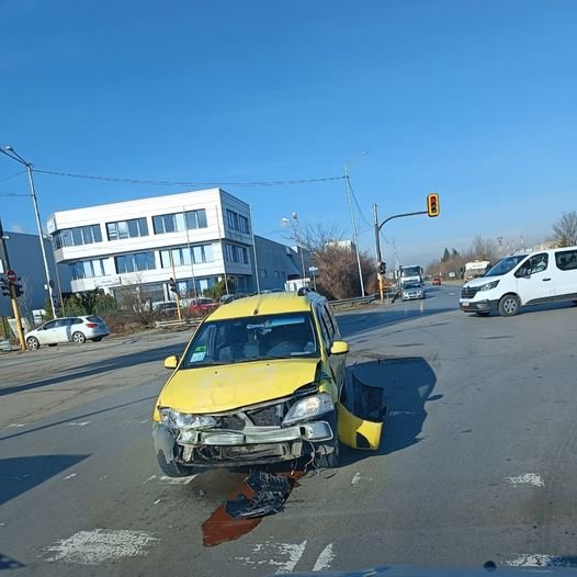 Катастрофа между такси и кола на столичен булевард (Снимка) 