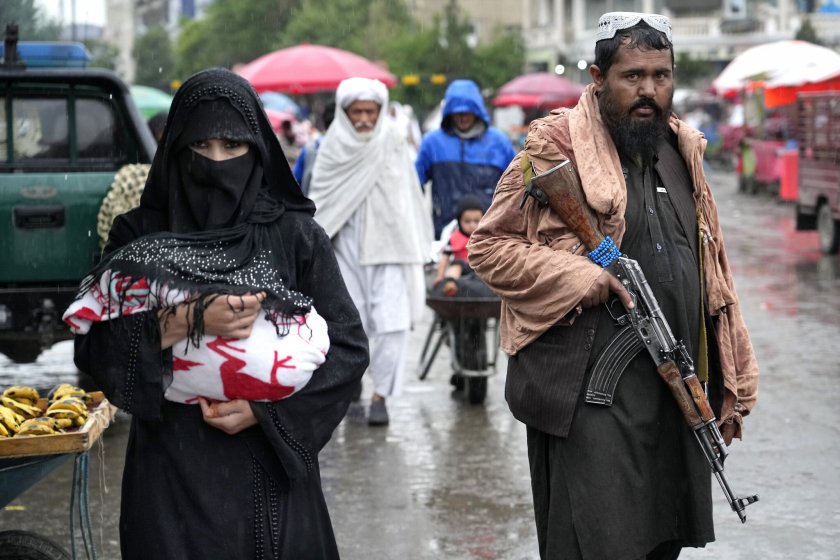 Талибаните: Правенето на снимки е грях