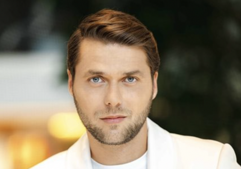 Ергенът Алек е избягал от финала на романтичното предаване и не