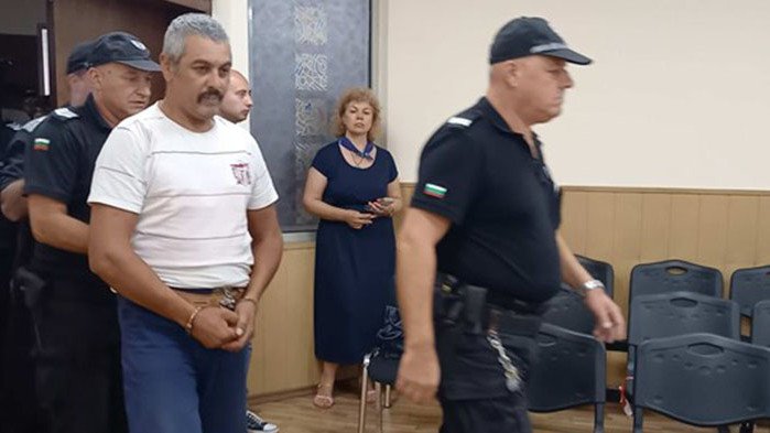 2,3 млн. лв. поискаха близките на тройния убиец от Рогош