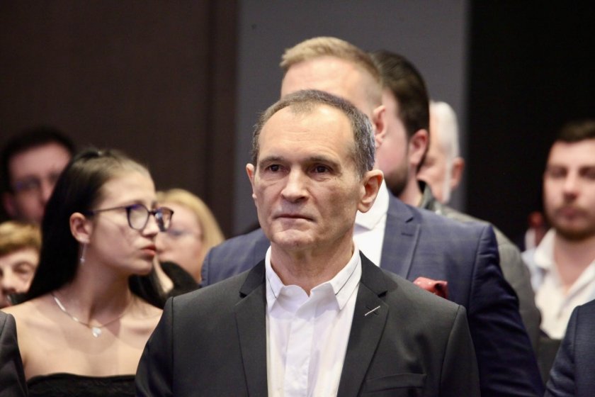 Бизнесменът Васил Божков напусна домашния си арест, за да обяви