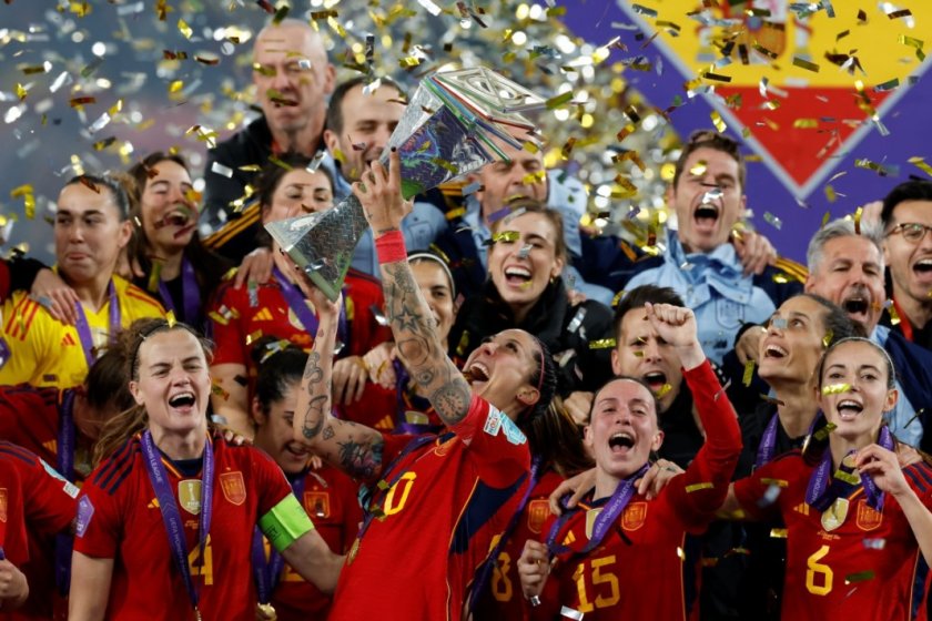 Световният шампион Испания продължи доминацията си във футбола за жени,